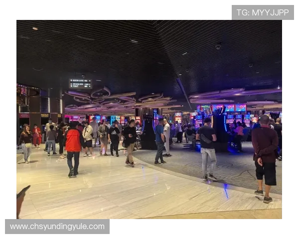 马来西亚云顶大赌场夜晚灯光璀璨图片展示